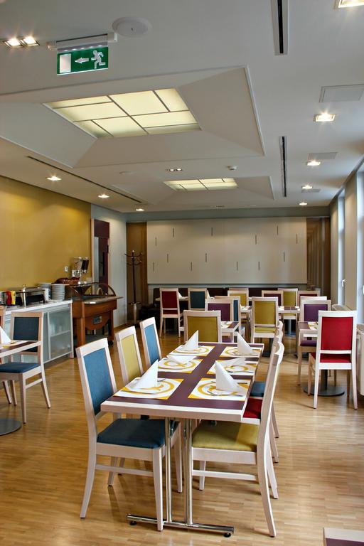 Székesfehérvár Szent Gellert Hostel מראה חיצוני תמונה