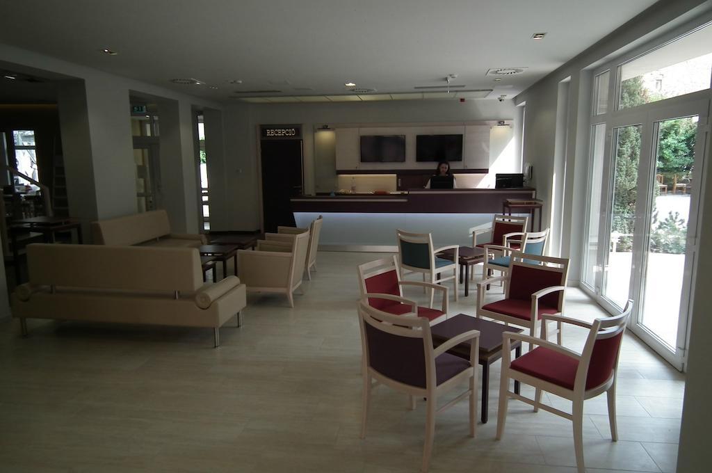 Székesfehérvár Szent Gellert Hostel מראה חיצוני תמונה