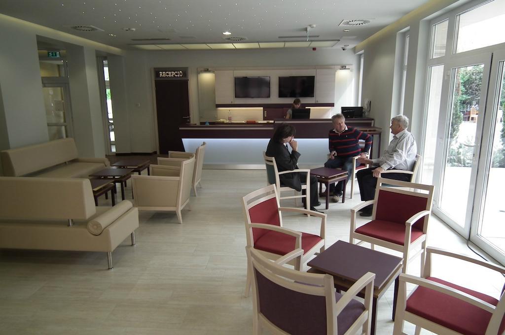 Székesfehérvár Szent Gellert Hostel מראה חיצוני תמונה